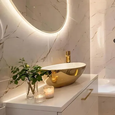 Nowe Luksusowe Apartamenty Z Wanna Premium Manufaktura-Orientarium Zoo-Aquapark Fala-Prywatny Na Wylacznosc - W Pelni Wyposazony Apartament -Blok, Niskie Pietro, Zamykany Parking Na Pilota - Cisza I Spokoj - Prywatnosc - Doskonala Lokalizacja ! * Łódź