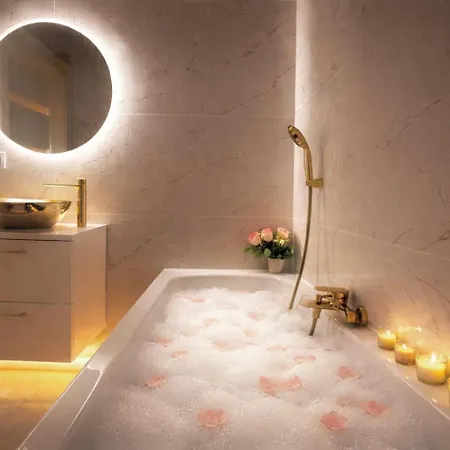 Daire Nowe Luksusowe Apartamenty Z Wanna Premium Manufaktura-Orientarium Zoo-Aquapark Fala-Prywatny Na Wylacznosc - W Pelni Wyposazony Apartament -Blok, Niskie Pietro, Zamykany Parking Na Pilota - Cisza I Spokoj - Prywatnosc - Doskonala Lokalizacja ! Łódź